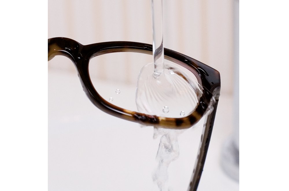 aQuatens Brillenpflege Brillenreinigung Gel Brille Brillengläser reinigen Reinigungsmittel Brillenreinigungsmittel Brillenpflegemittel aqua tens silikonpad wasser putzen