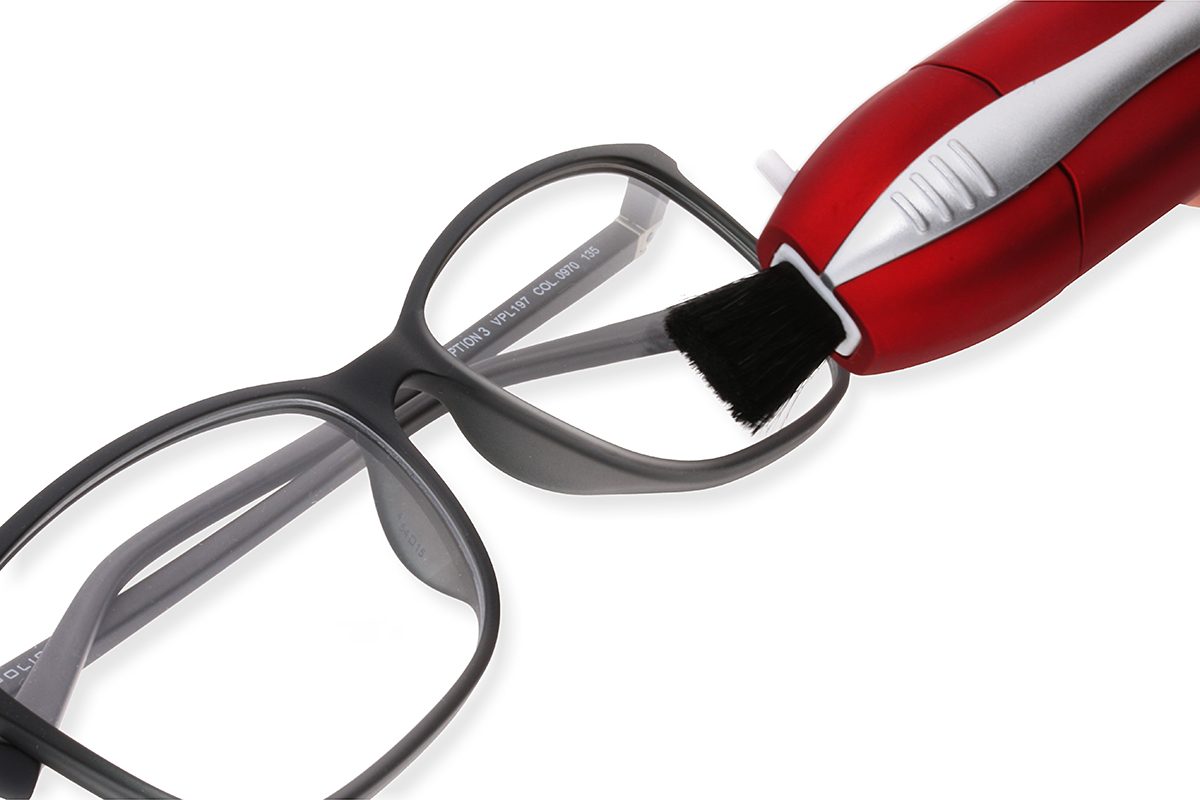 Peeps Brillenpflege Brillenreinigung Schlieren Schmutz Brillengläser Brille Schmuck Magazin Carbon einfache Reinigung Fingerabdrücke Pinsel einfach