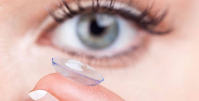 Reinigung von Kontaktlinsen Linsen Sehschwäche Optik Weißmann Brille Schmuck online Shop Oberaudorf Pflege